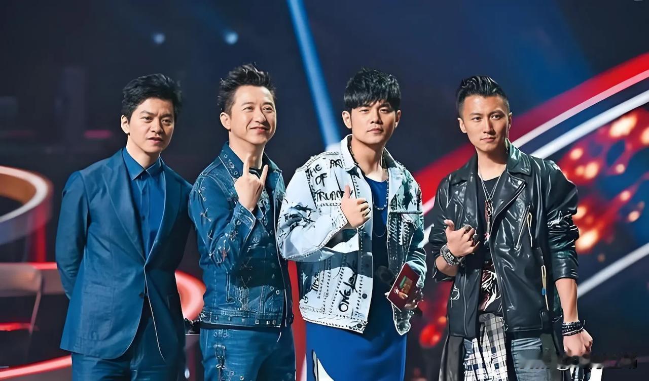 《中国好声音》导师，哪一届最完美？
假如可以投票的话，我会​直接投票他们四个。