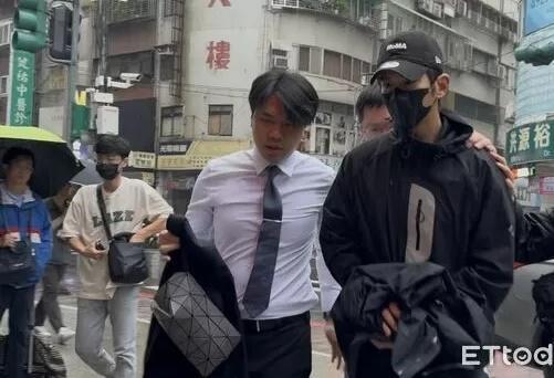 陈柏霖修杰楷被警方拘提我的关注点，台北的街道也太破了吧，跟大农村似的。 ​​​