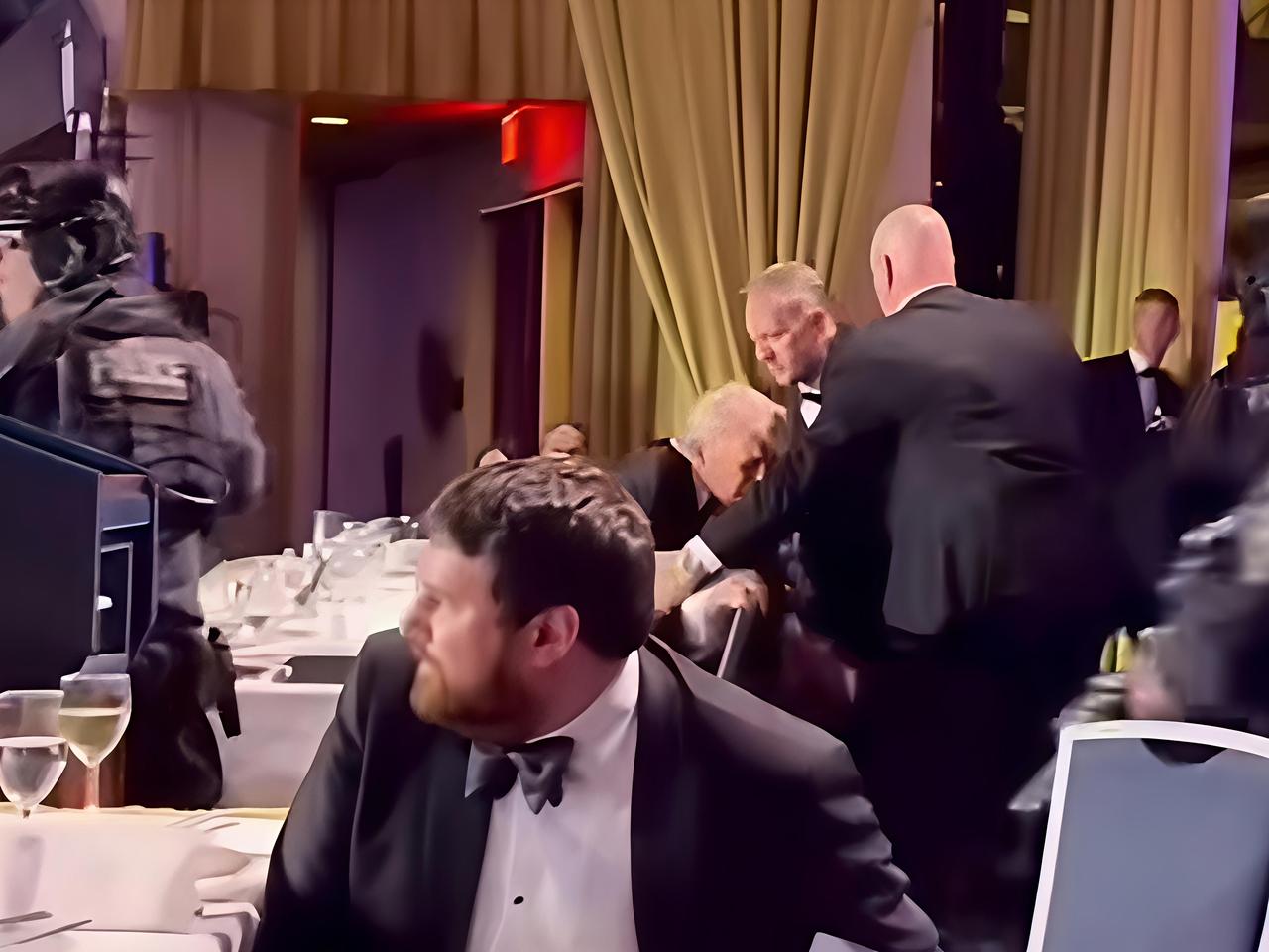 听到biubiu声后特、万双雄的不同表现让人相信了古龙在《陆小凤传奇之决战前后》