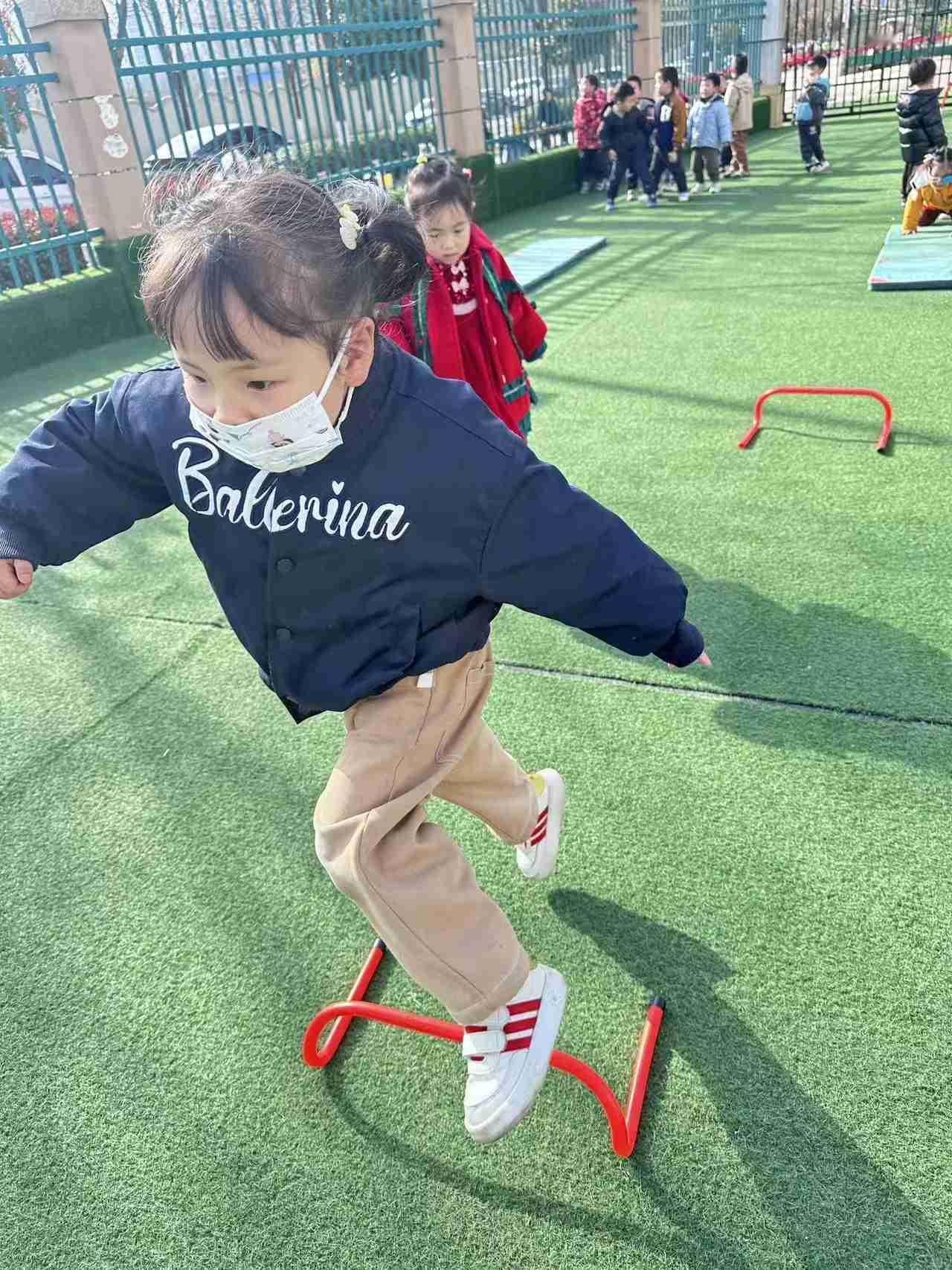 我的今日状态：💪🏻充满干劲
我这里的天气：🌤️多云，妈妈上课，姥爷陪宝宝玩