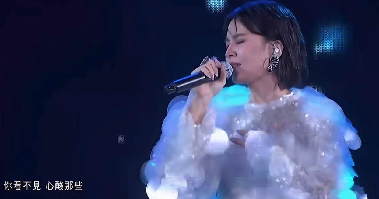 曾沛慈嗓子有多美妙衣服就有多雷霆谁给曾沛慈选的裙子谁给曾沛慈选的裙子，好雷霆孙怡