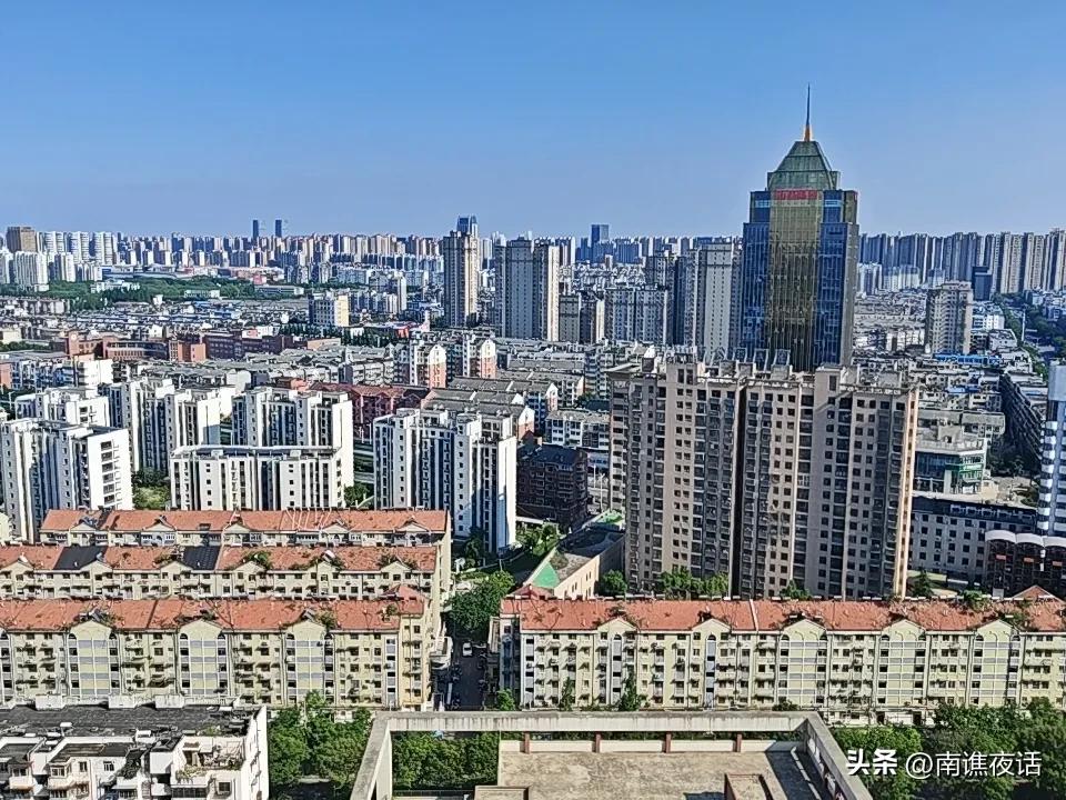蚌埠市区人口100多万，按照国家关于城市规模划分，它的官方人口定级为Ⅱ型大城市，