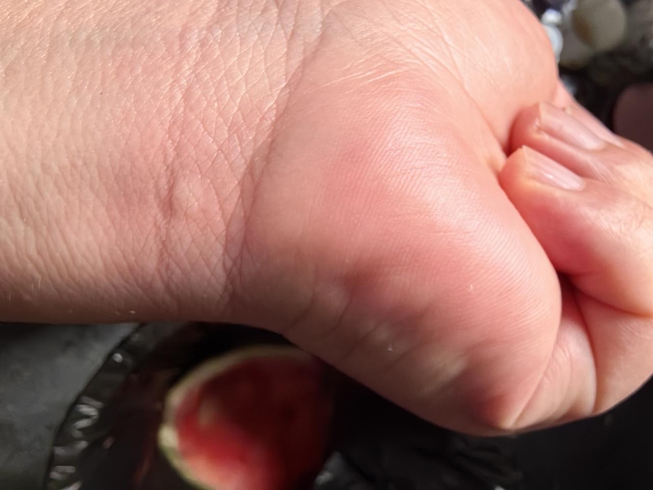 小时候夏天，尤其是暑假的时候，那可是开心的不得了，天天在外面也不嫌热，捉鱼摸虾，