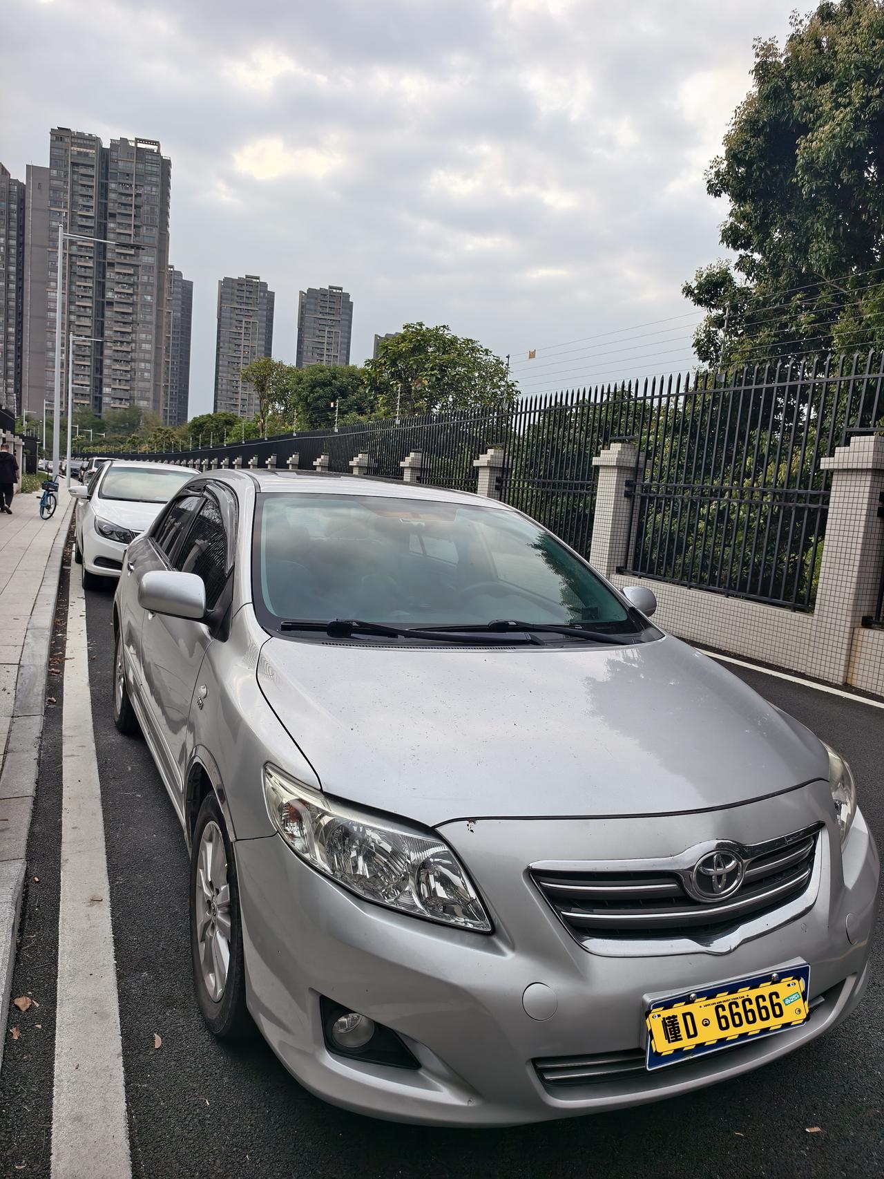 说出来不怕你们笑话，我人生第一次自己开车去保养，那是真·纯小白。车是家里给的二手