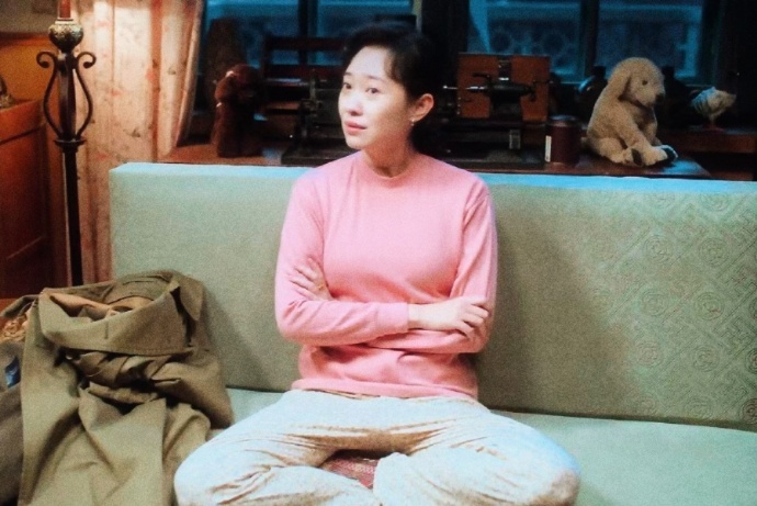 王佳佳在女警和舅妈里反复串台 这姐们儿演技绝了！前一秒还英姿飒爽抓罪犯，下一秒就