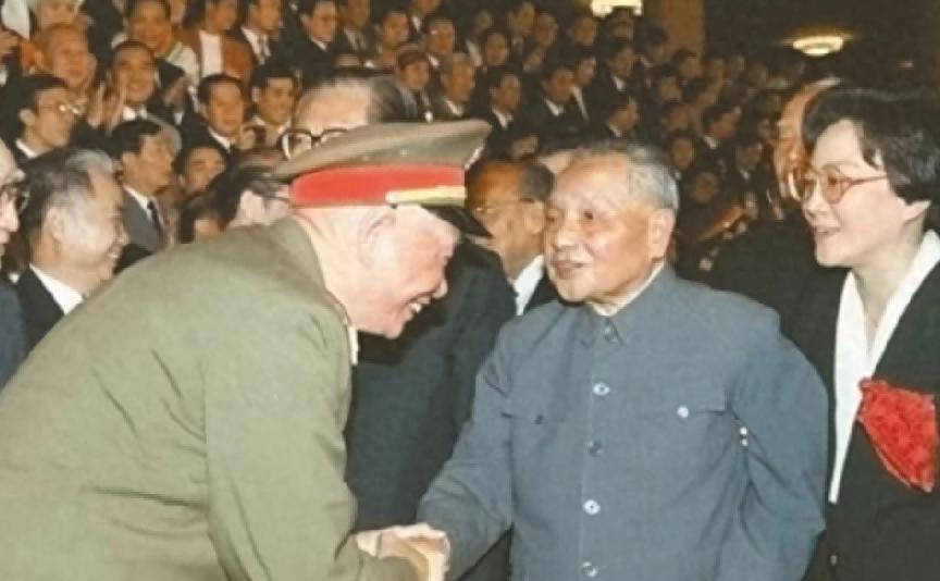 开国中将突遭歹徒铁棍袭击身受重伤，危急时刻其儿子携带血衣进京向老首长求助！
19