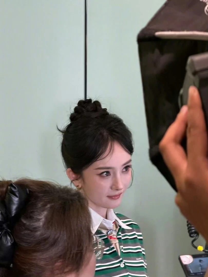 救命！Prada选代言人眼光太毒了😭 杨幂×李现，两种风格完美诠释品...