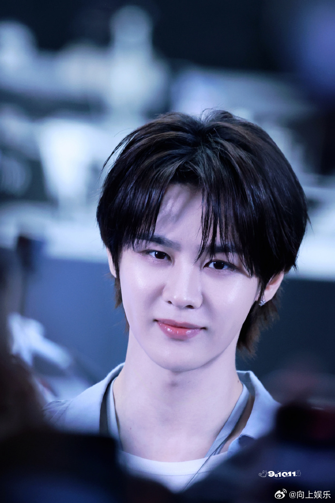 钱锟成立个人工作室了 钱锟成立个人工作室北京锟云文化传媒工作室~期待在内地的个人