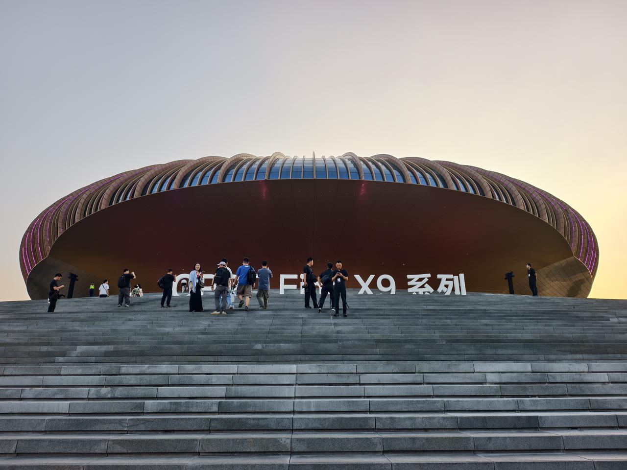 已经抵达OPPO Find X9系列发布会现场，坐等张老板登场！