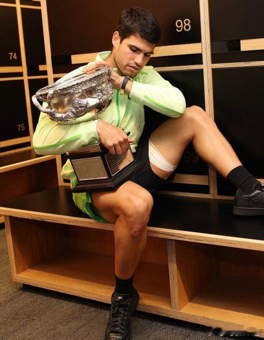 阿卡真的是天才少年22岁就完成全满贯网球ATP阿尔卡拉斯