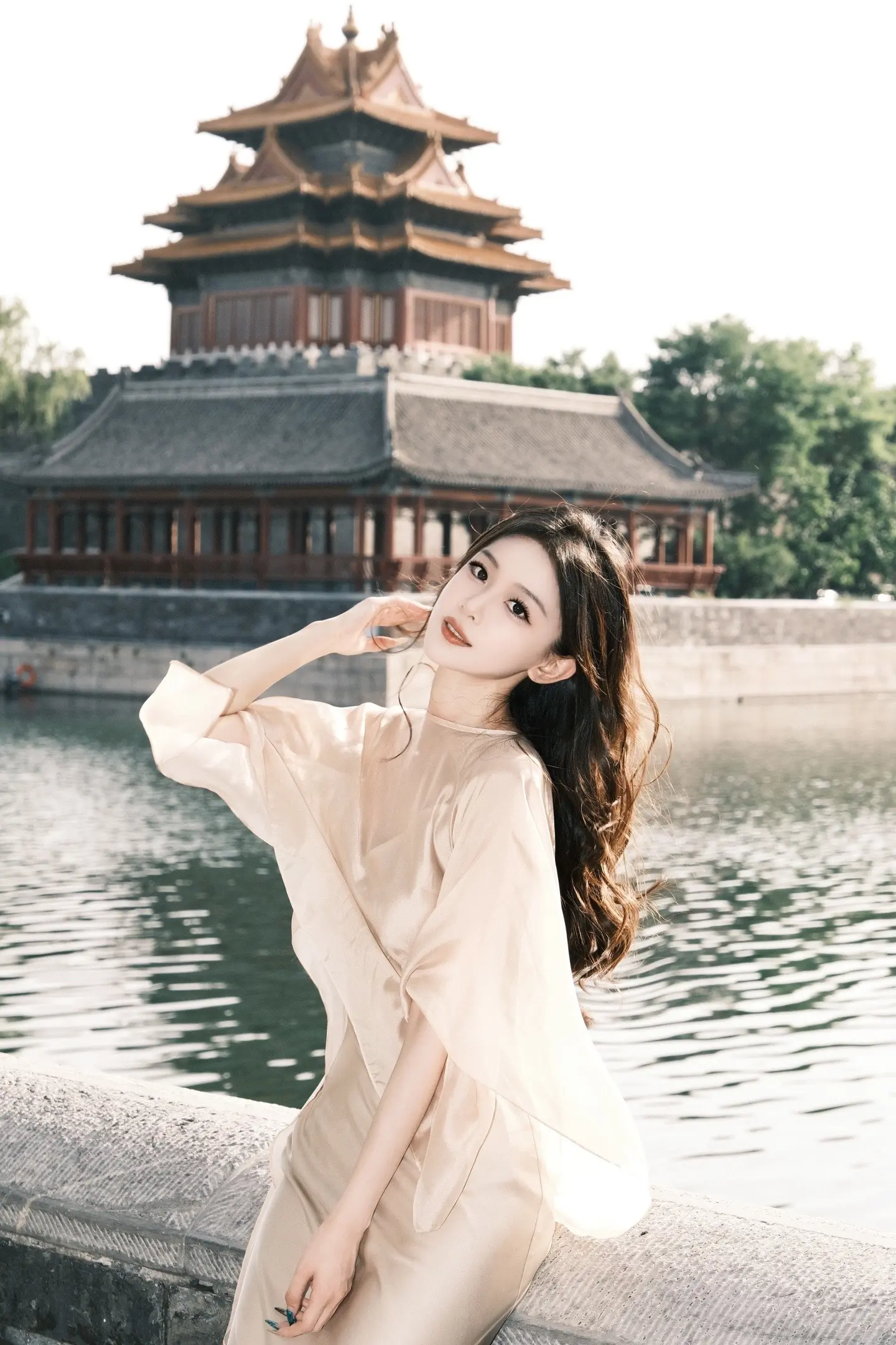 “花落城中如你回眸 马蹄远去你的温柔”