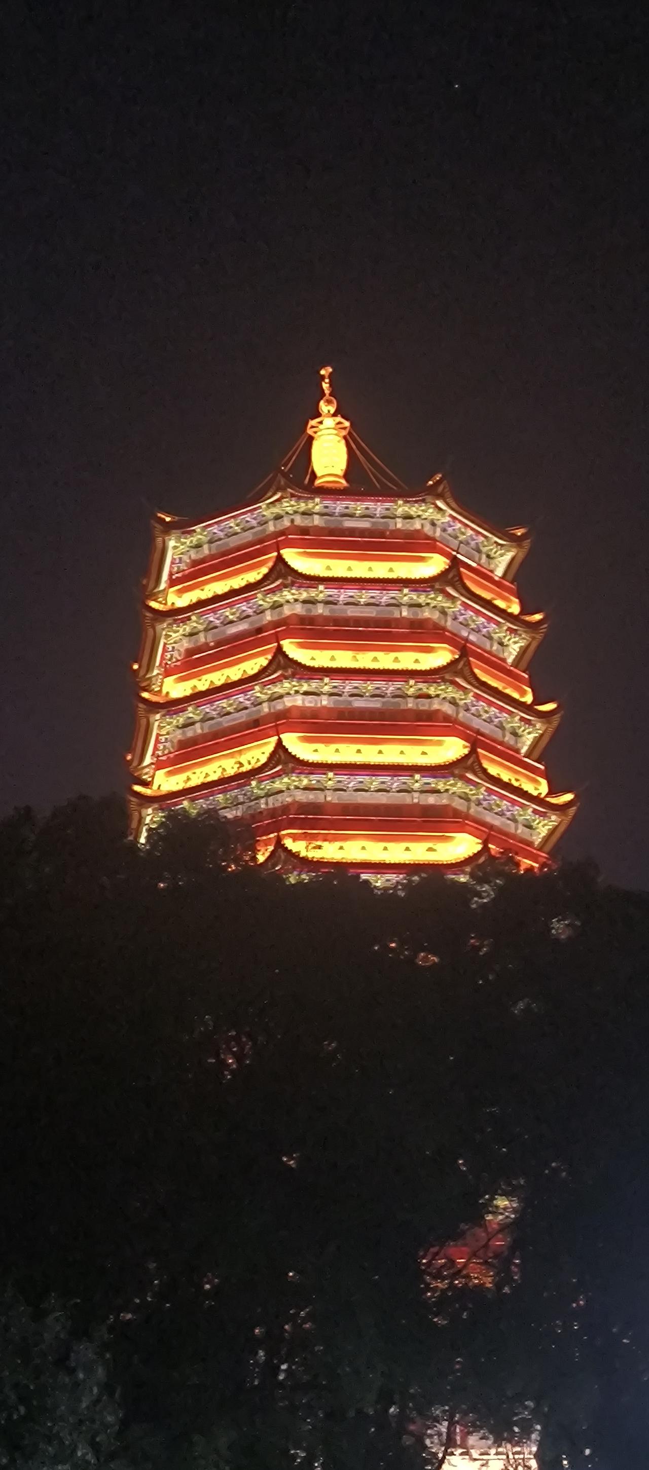 新余夜景也挺美的。