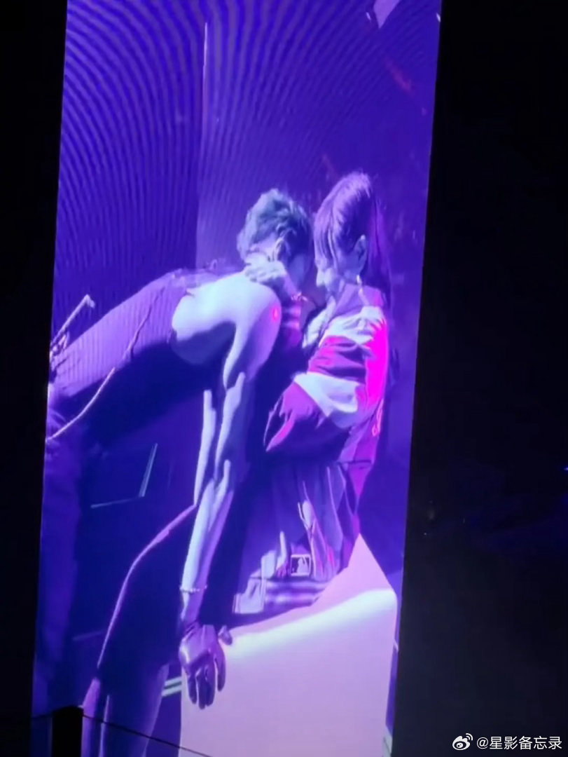 谁能接受哥哥这样的媚粉啊 