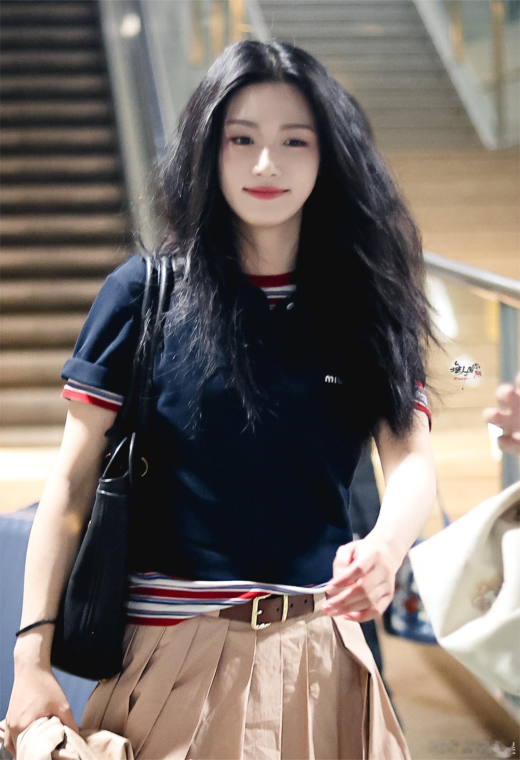 #卢昱晓学院风机场look# ​​​#卢昱晓学院风好乖# ​​​卢昱晓的机场学院