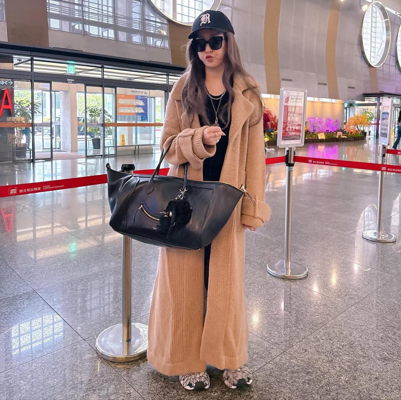 【ins更新】 「出發杭州。晚點見嘍！🥰🥰🥰」 