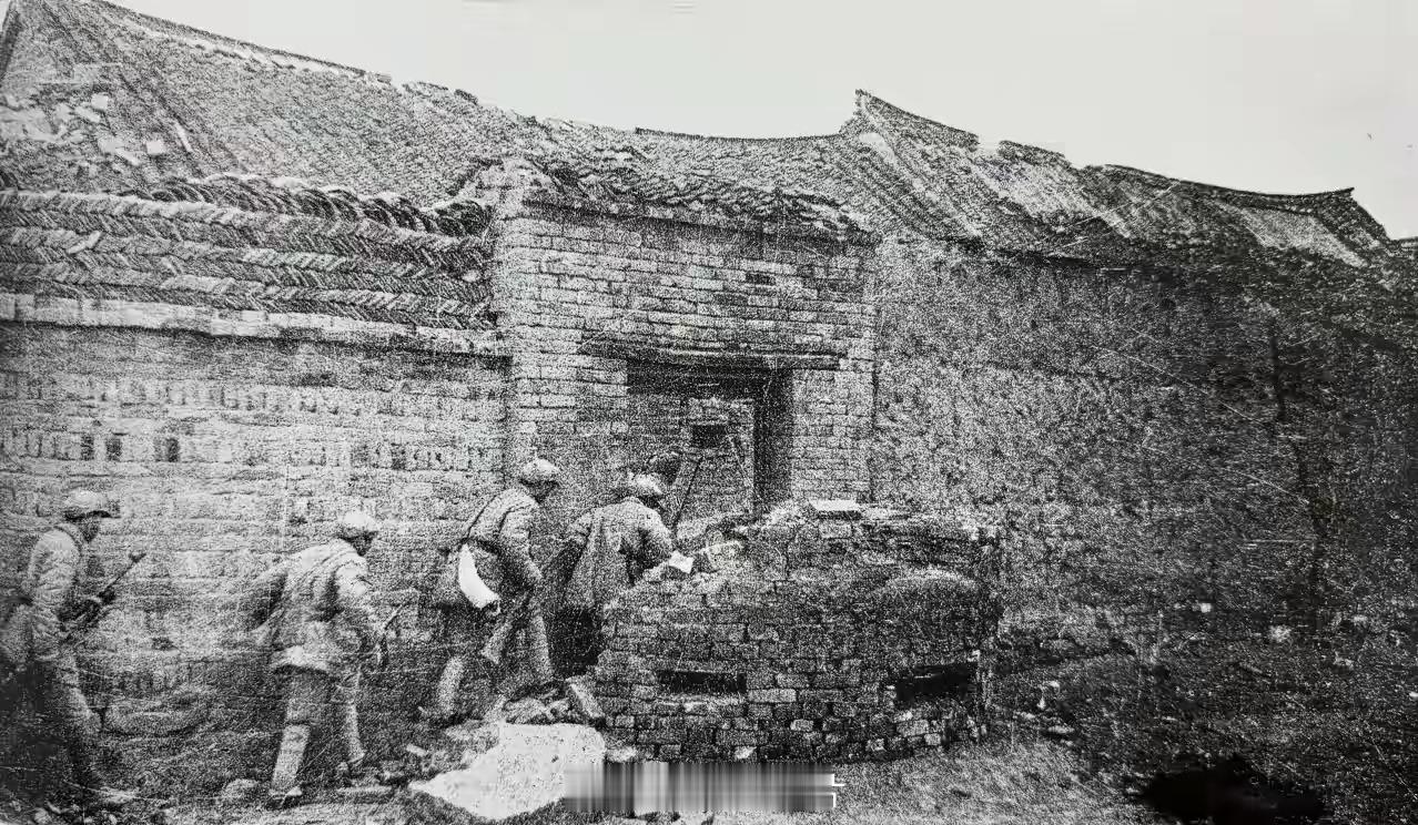 1948年，山东。华东野战军某部二连，冲进碾庄圩的国军司令部，搜捕黄百韬。也就是