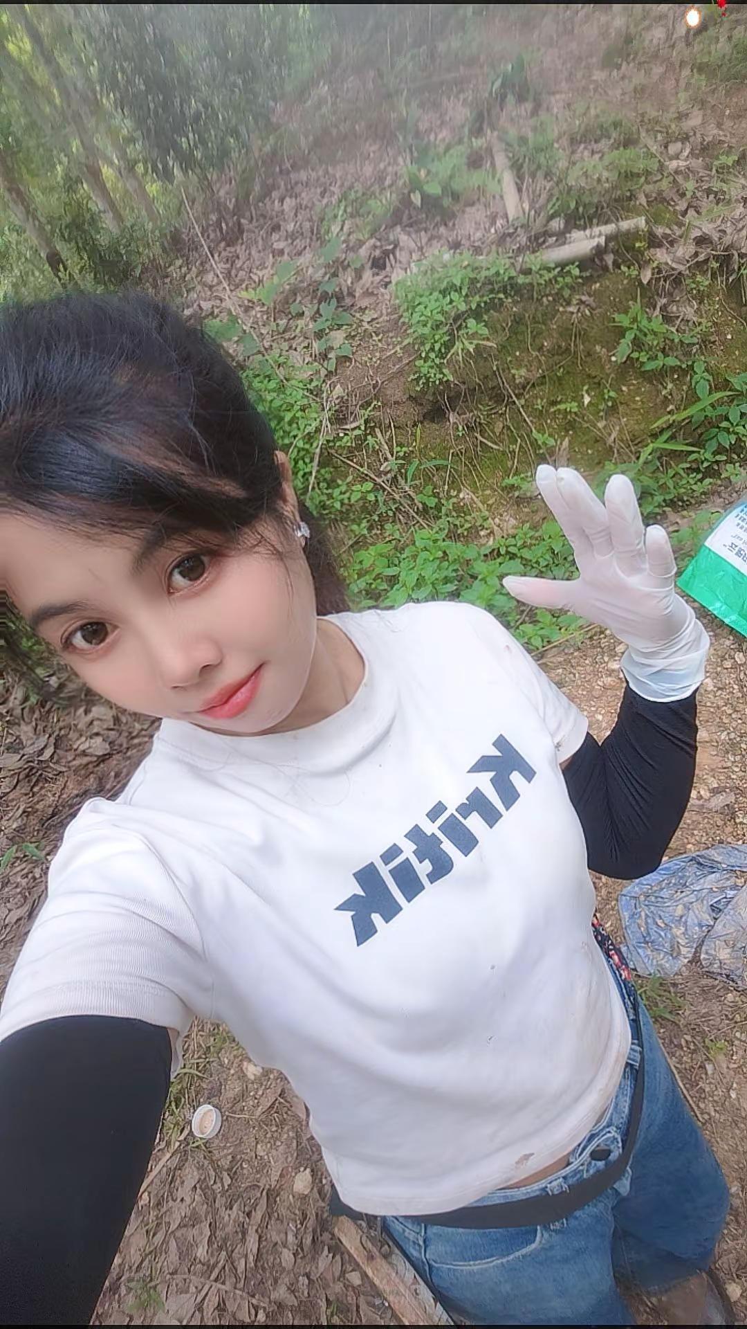 美颜一开，我就忘了自己又丑又老又穷的现实了，果然活在美颜里快乐多了😂人好不好看