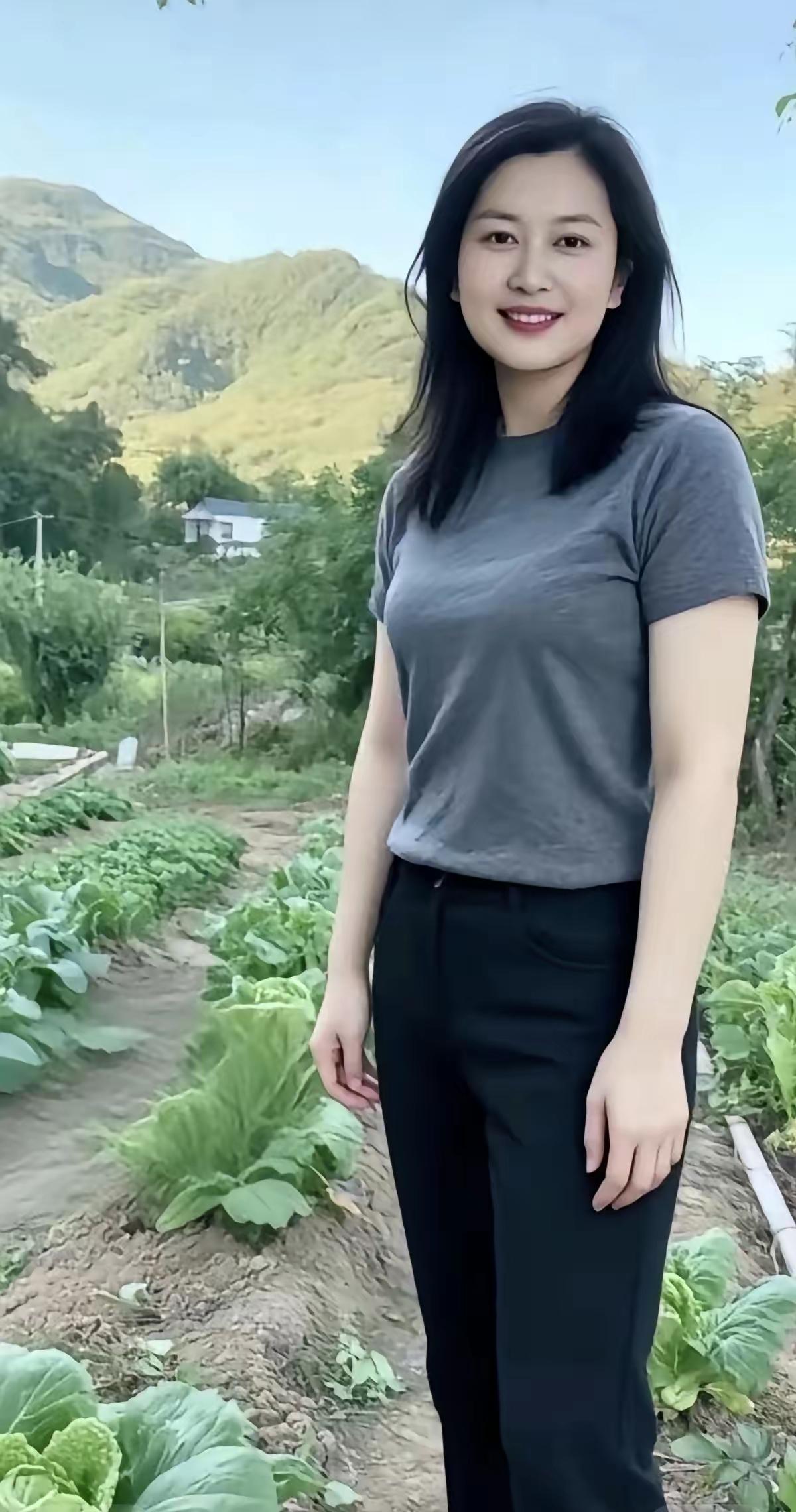 山村的农家媳妇，还算可以吧，就是衣服价格低了点。