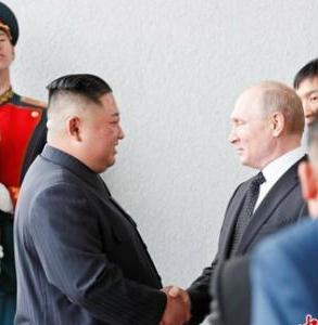 俄罗斯与朝鲜的友谊正在加深，普京与金正恩如父子般亲密。普京感谢朝军支援，金正恩：