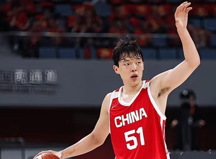 杨瀚森8+7被球迷质疑

中国男篮热身赛艰难战胜荷兰队，说句实话荷兰队排名第51