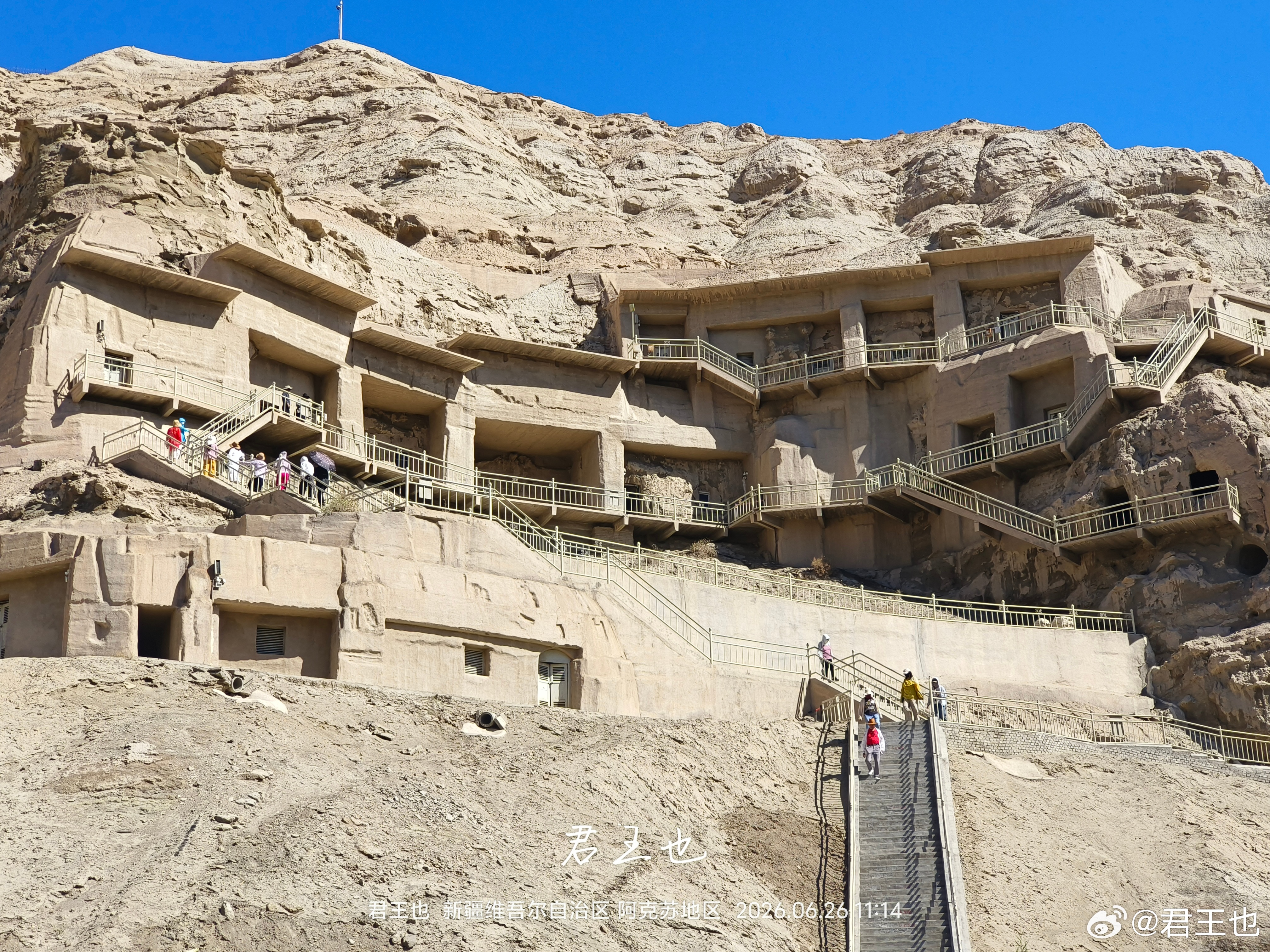 求真之旅 克孜尔千佛洞坐落于新疆拜城县，是中国开凿最早、地理位置最西的大型石窟群
