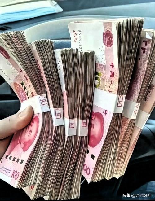 当你真正拥有财富，财富就会像滚雪球一样越滚越大，钱会自动为你生钱，让你每天都有源