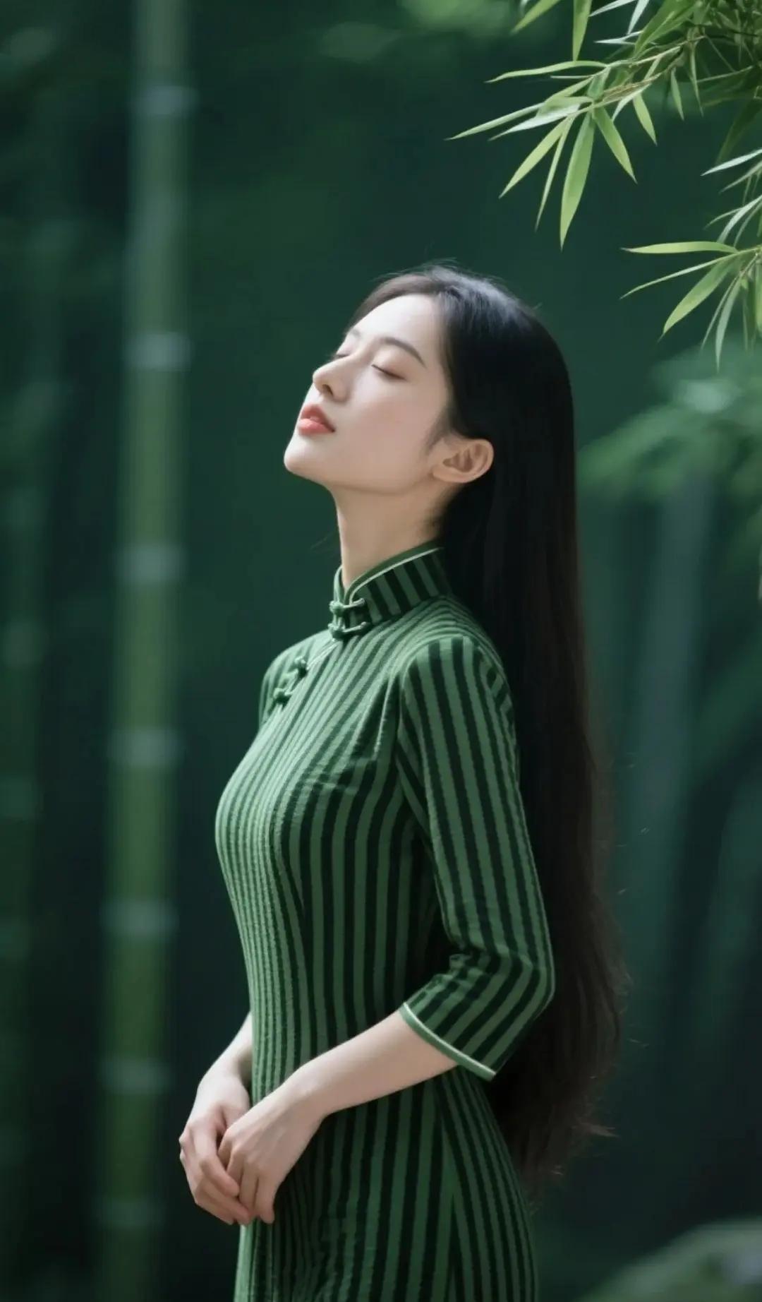 “竹林中的优雅女子，绿意盎然，静谧如画。”🌿💚🌿