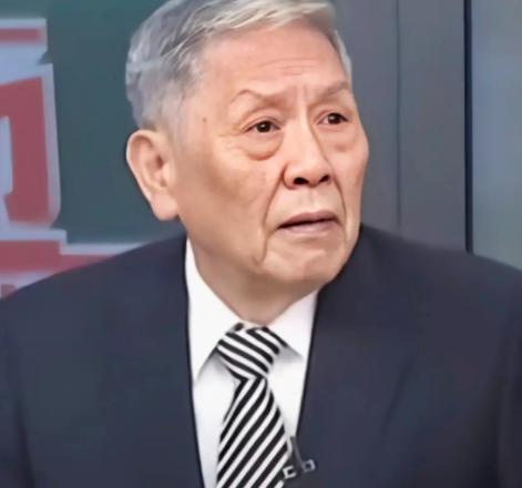 帅化民直言，一看到大陆的简体字就生气

老头这是端起碗吃饭，放下碗骂娘啊，要是扒