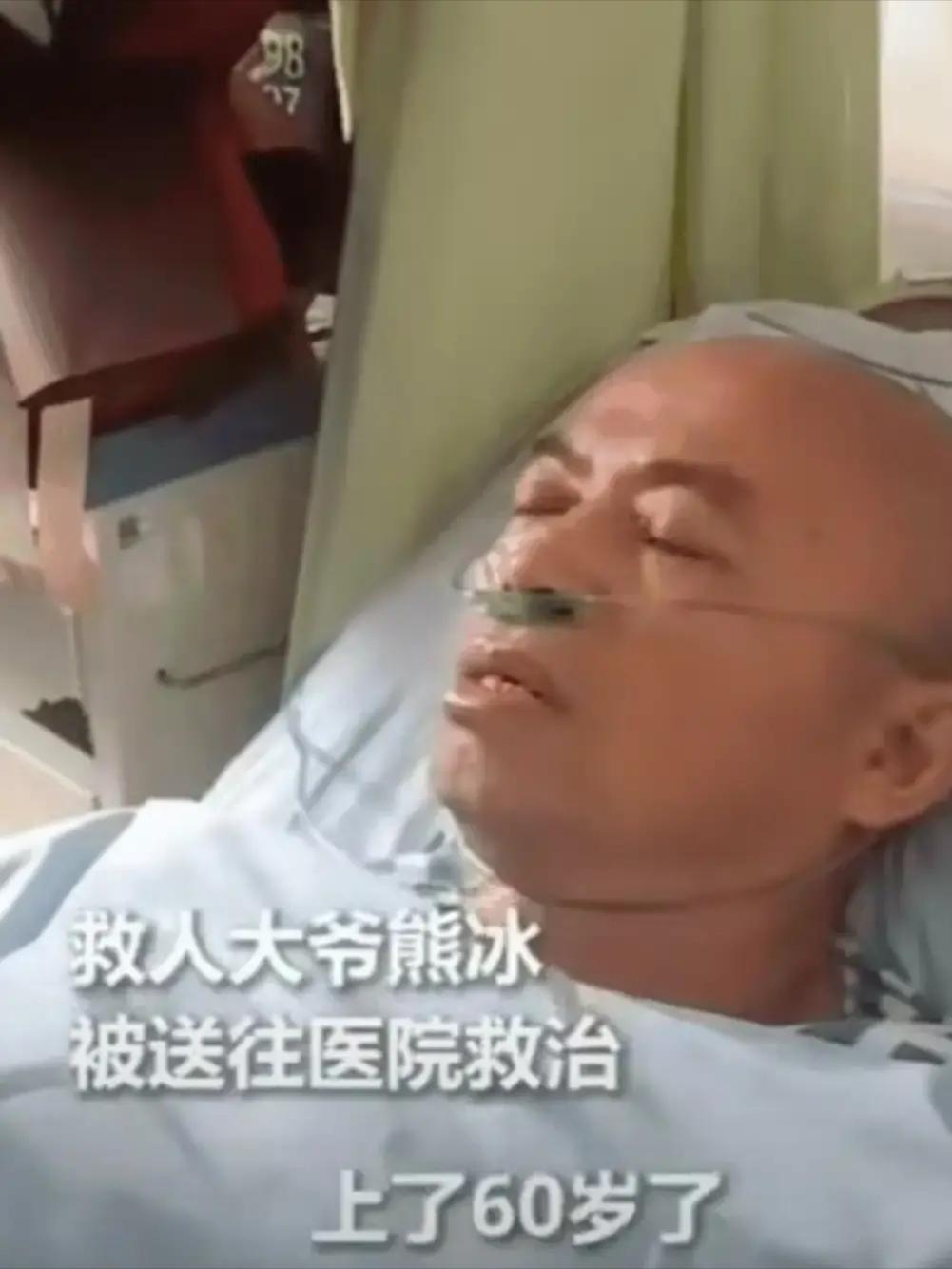 [兔子]四川，为救落水女子，60岁大爷从36米高的桥上跳下！不料，女子成功获救后