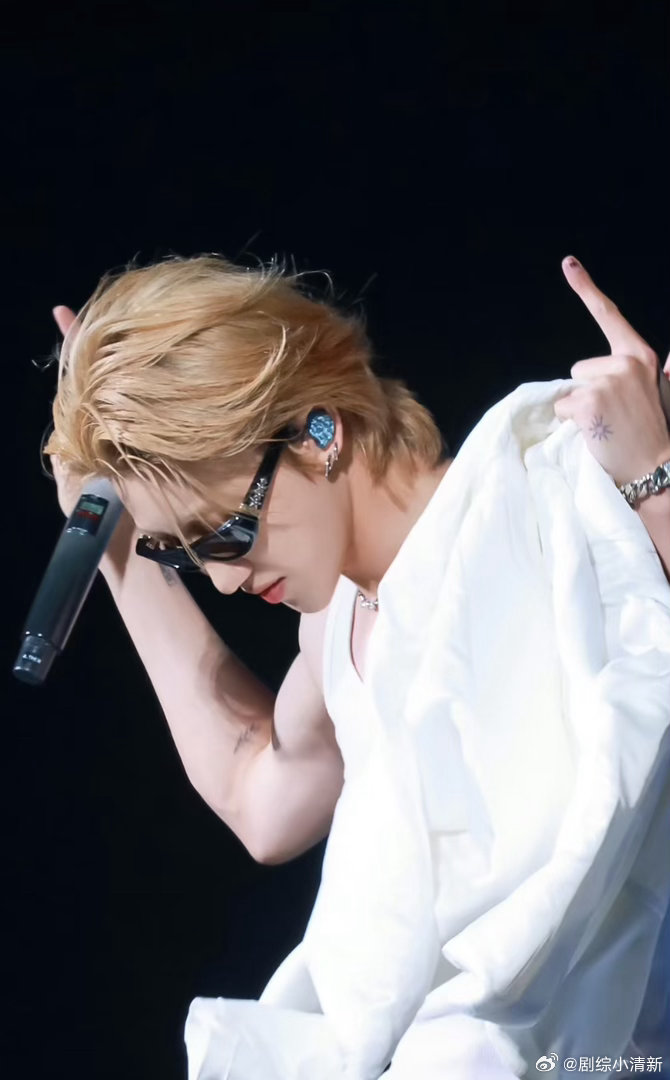 谁来管管徐明浩的幽默感 徐明浩的幽默，是那种你永远不知道他什么时候会来一句的类型