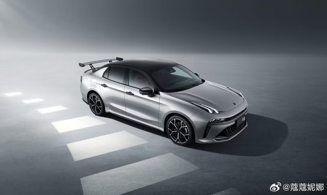 原先领克03+才有的三段式大尾翼，现在2.0T的“普通03”就能有了！15万9千