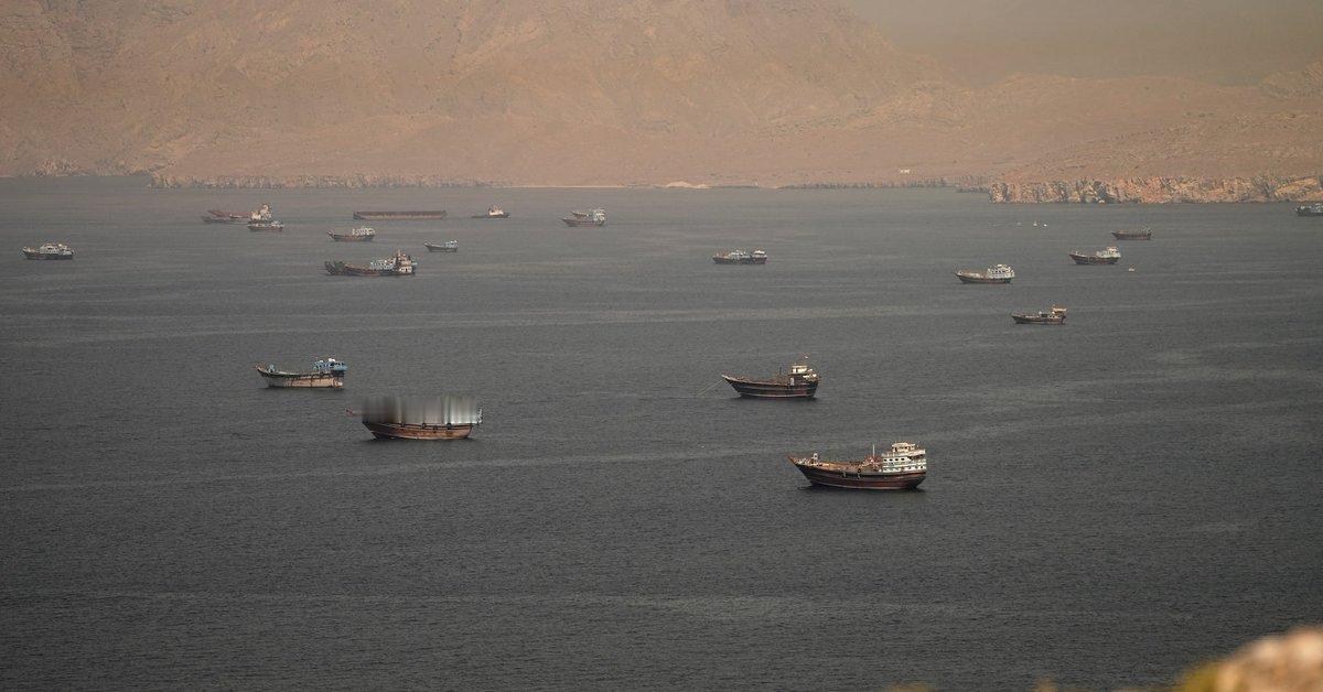 [To learn English]
Four cargo ships carr