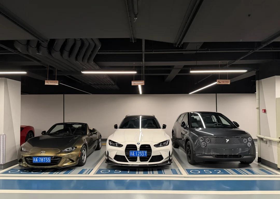 萤火虫停在M3T跟Mx5旁边看起来居然是最大的
m3tuning