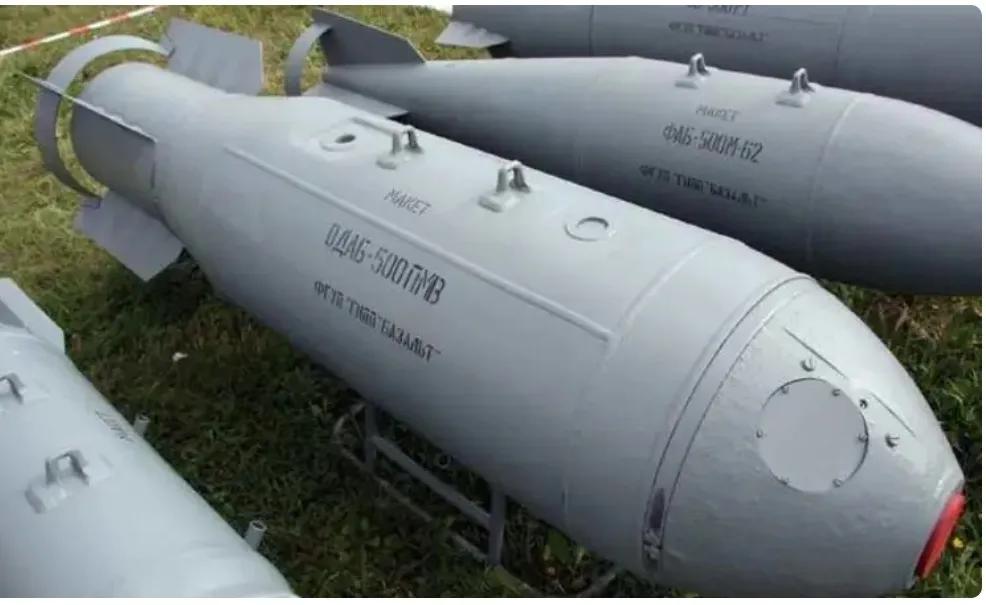一两件武器改变不了战争格局。
最近，在俄乌战场上有两款武器装备被热炒，一款是俄罗