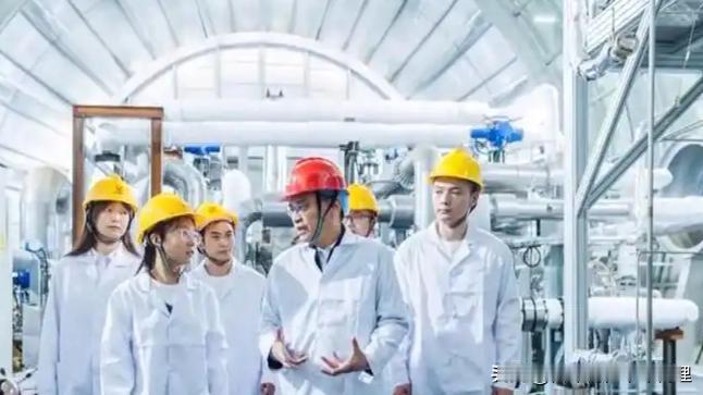 中国团队攻克超临界二氧化碳发电世界级难题，全球首台商用机组“超碳一号”于2025