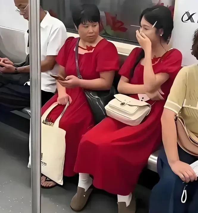 这是母女还是撞衫