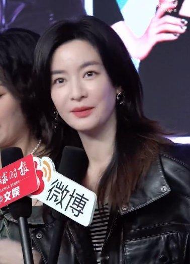 李晟回应浪姐逆袭黑马 乘风2025扫楼 李晟觉得自己还不是逆袭黑马，但我觉得她已