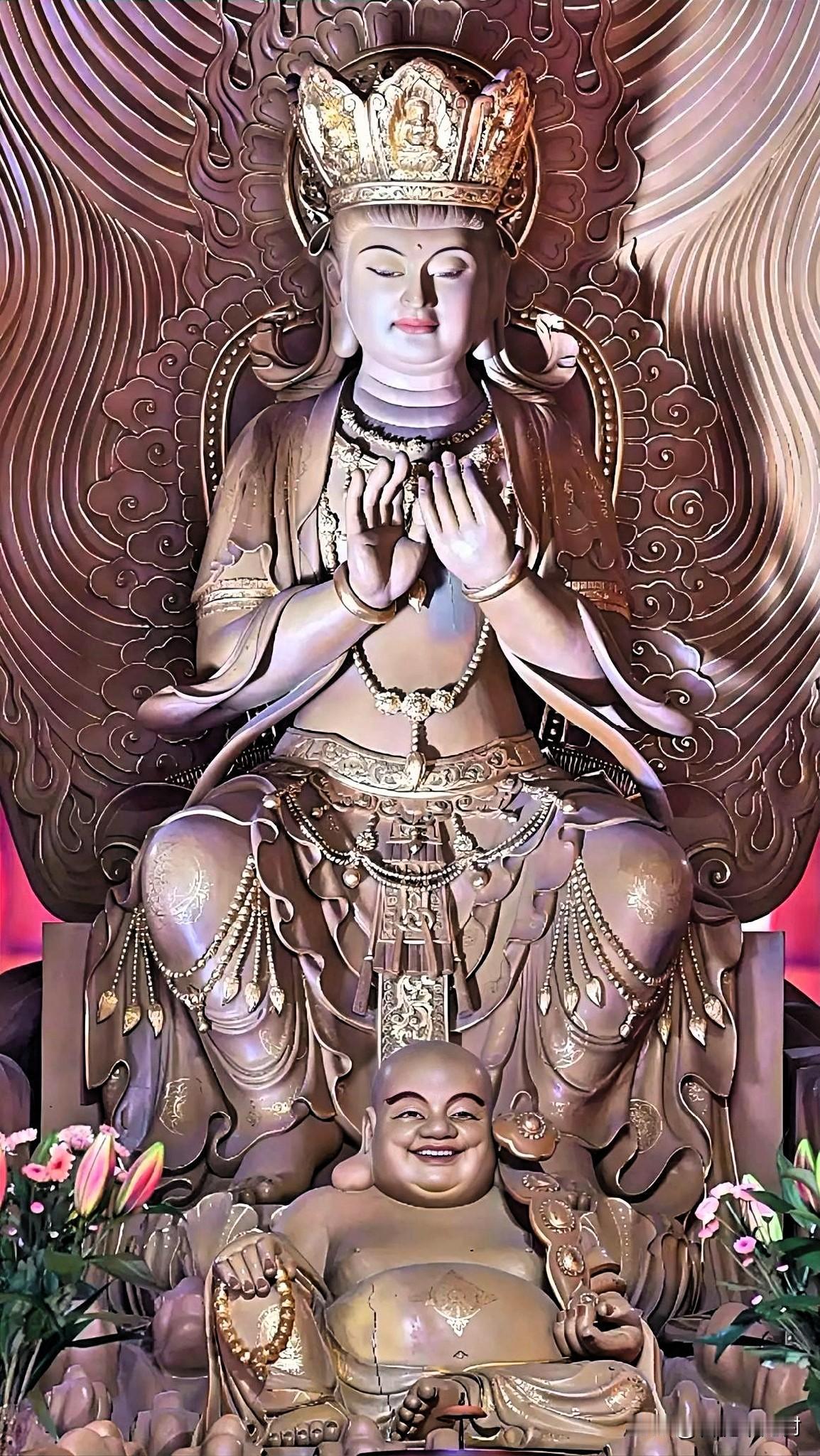 一尊佛像，两个模样：原来我们拜的弥勒，藏着中国人最深的处世智慧
 
很多人逛寺庙