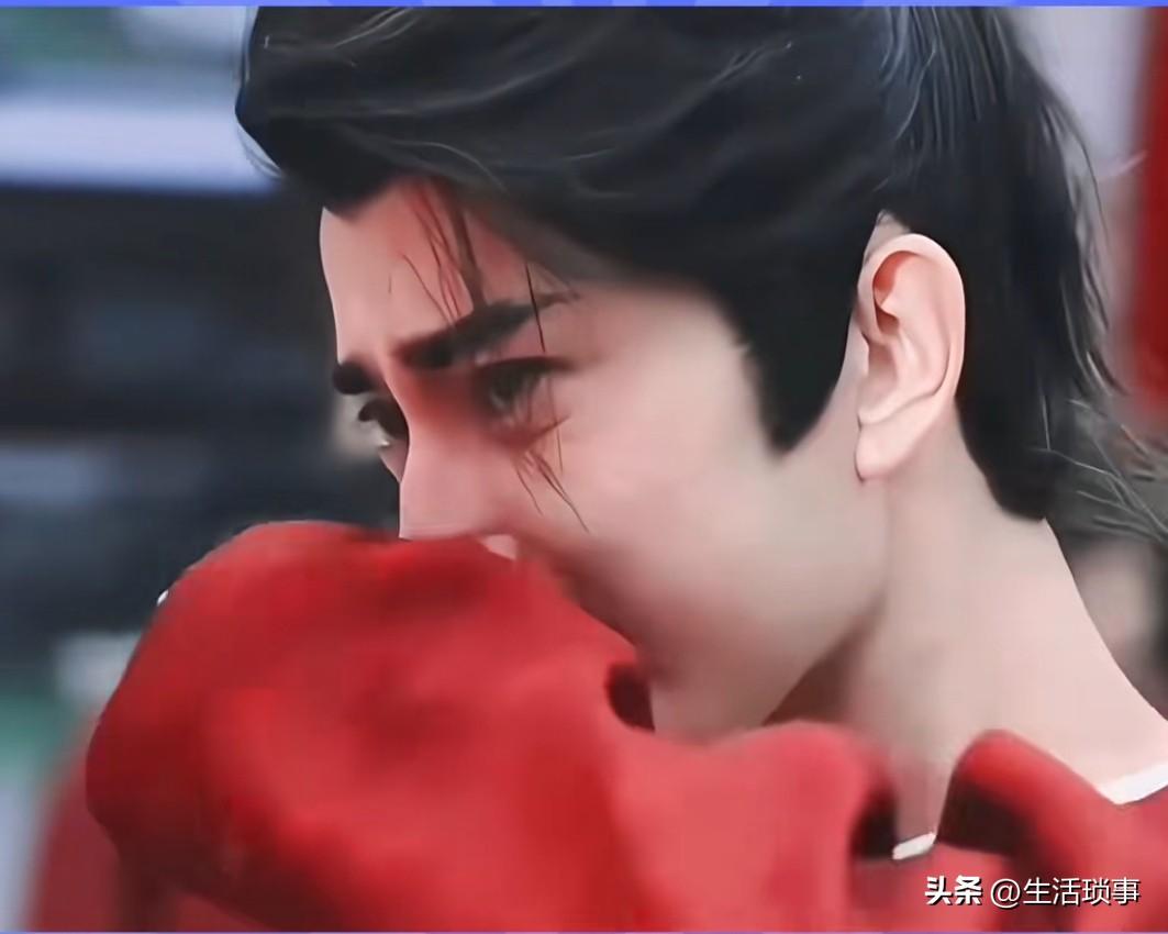 脆弱？屁吧
﹍﹍
温暖帅气的“于朦胧”，就这样无声无息的走了。
俊美的脸上，写着