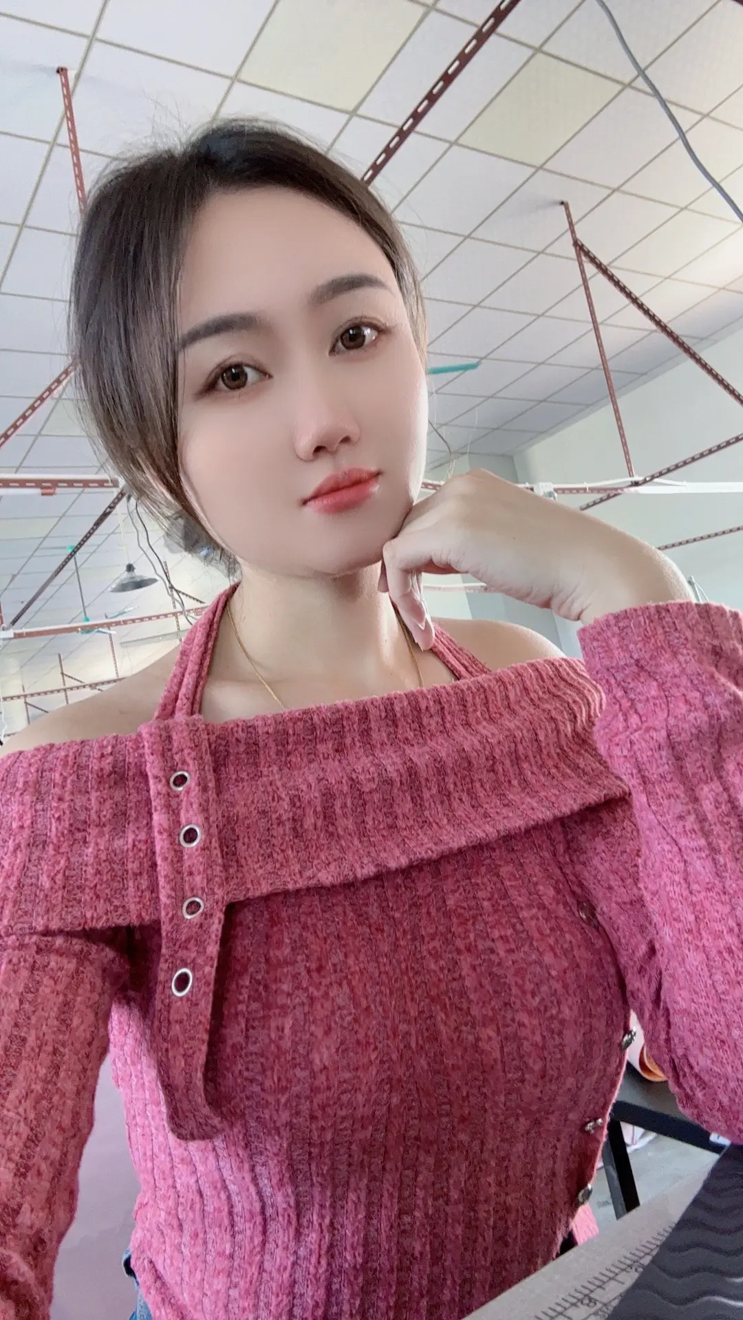 91年33岁，车未买，婚已离，生过孩子，有驾照不会开，工厂打螺丝，每月...
