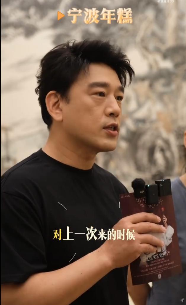 王耀庆来宁波吃了2斤水磨年糕 隔着屏幕都能够感觉到王耀庆对于水磨年糕这份美食的喜