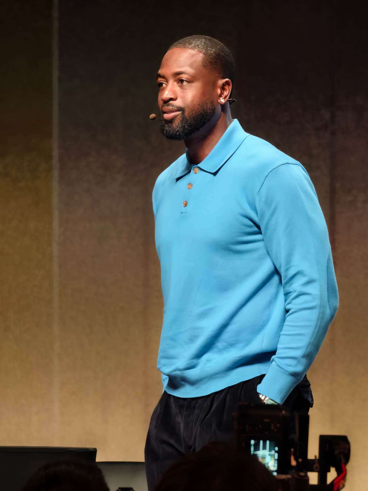 追觅发布会请了韦德，弥补了童年没有看到热火三巨头的遗憾： 