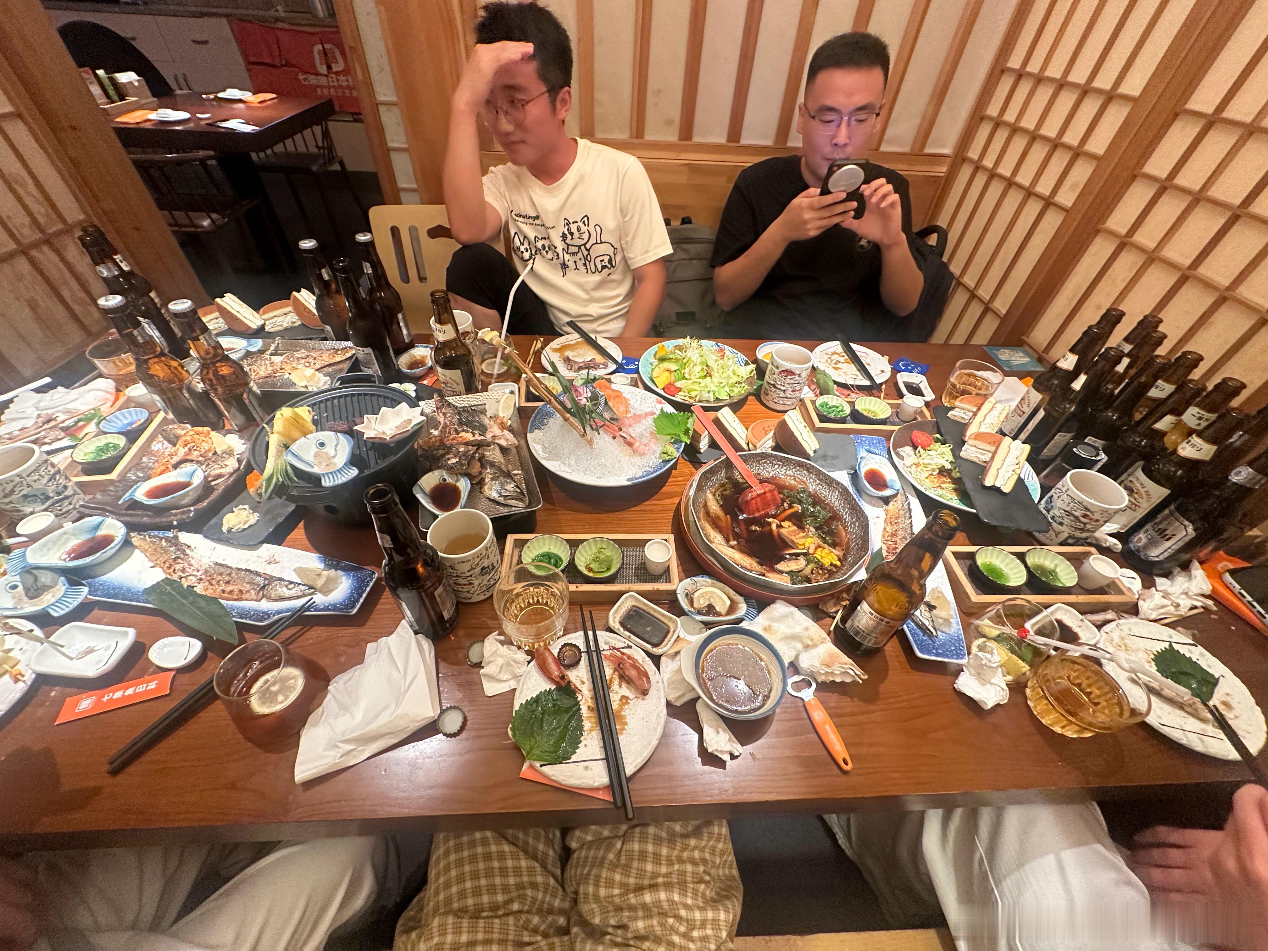 今晚喝大了，大集团大佬驾到得奉陪到底，日料店接待，各种刺身管饱，一起共勉吧。[笑