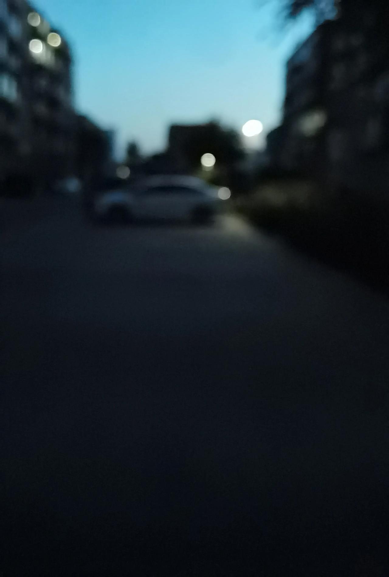 这几天，小区的停车位空出来一大半，看来很多人都在这个五一假期出去旅游了。我所在的