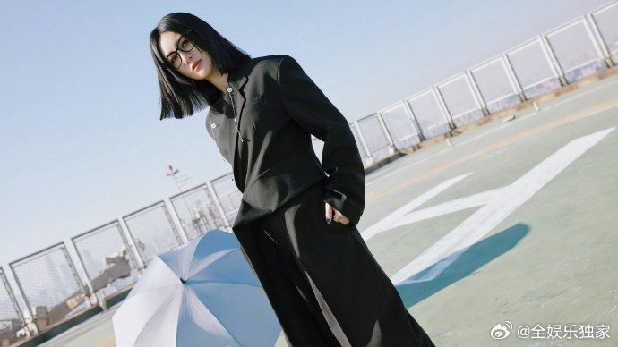 我暗恋的学姐就尚雯婕这样 尚雯婕清冷又知性，待人真诚做事专注，完全是校园里让人偷