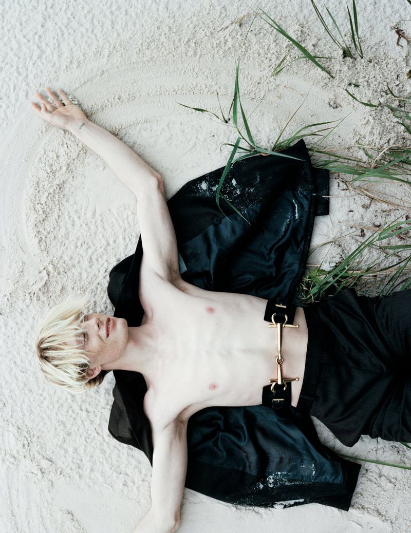 Dust Magazine挺适合大部分男艺人的策划Adam Peter John
