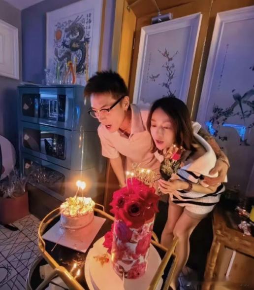 #吴谨言洪尧婚戒设计图# 吴谨言洪尧官宣结婚后一起庆祝的照片有！!夫妻俩好甜蜜啊