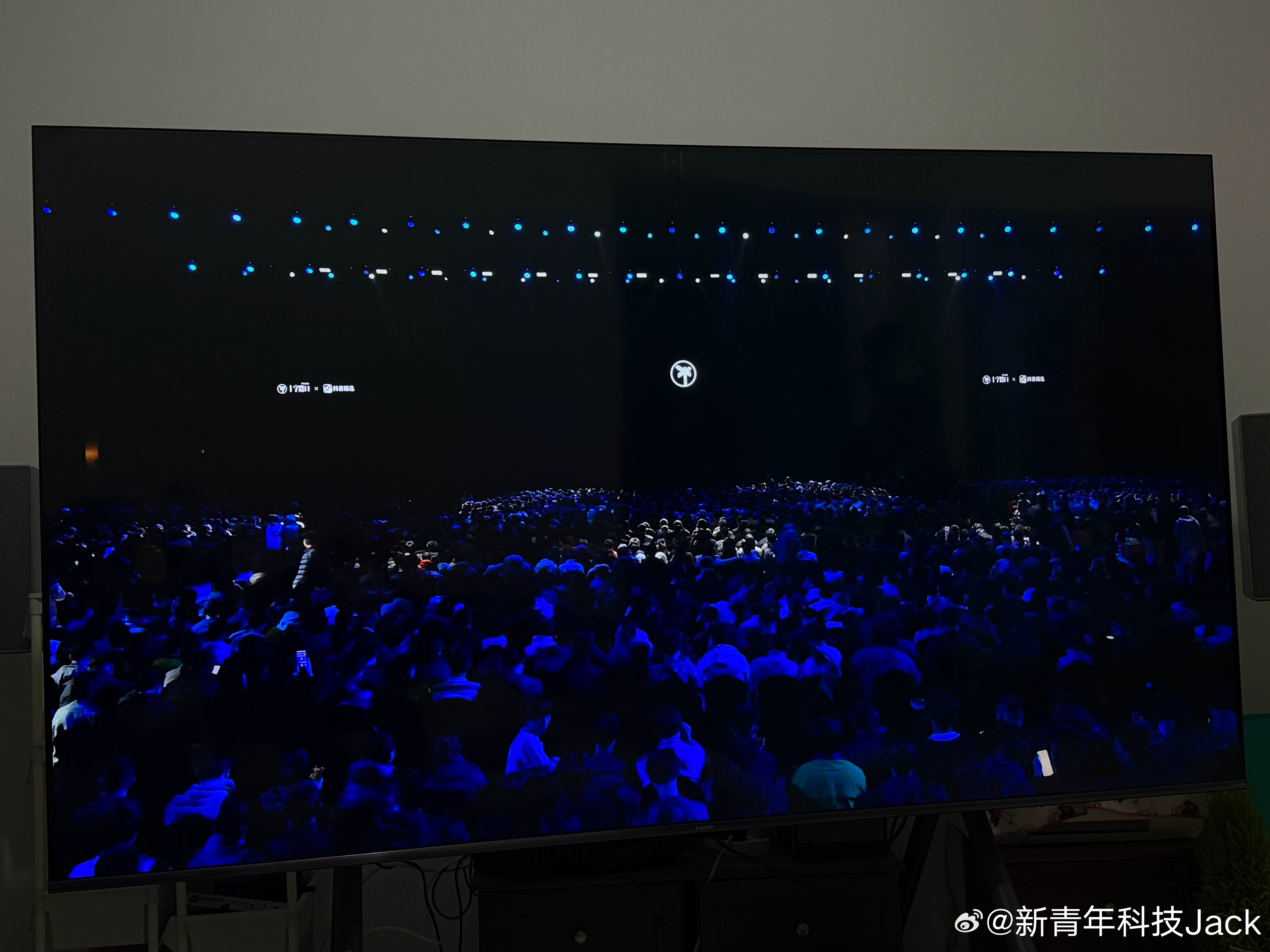 罗永浩科技春晚老罗迟到是老传统了，但半小时还没开始确实太夸张了不是有报备的时间么