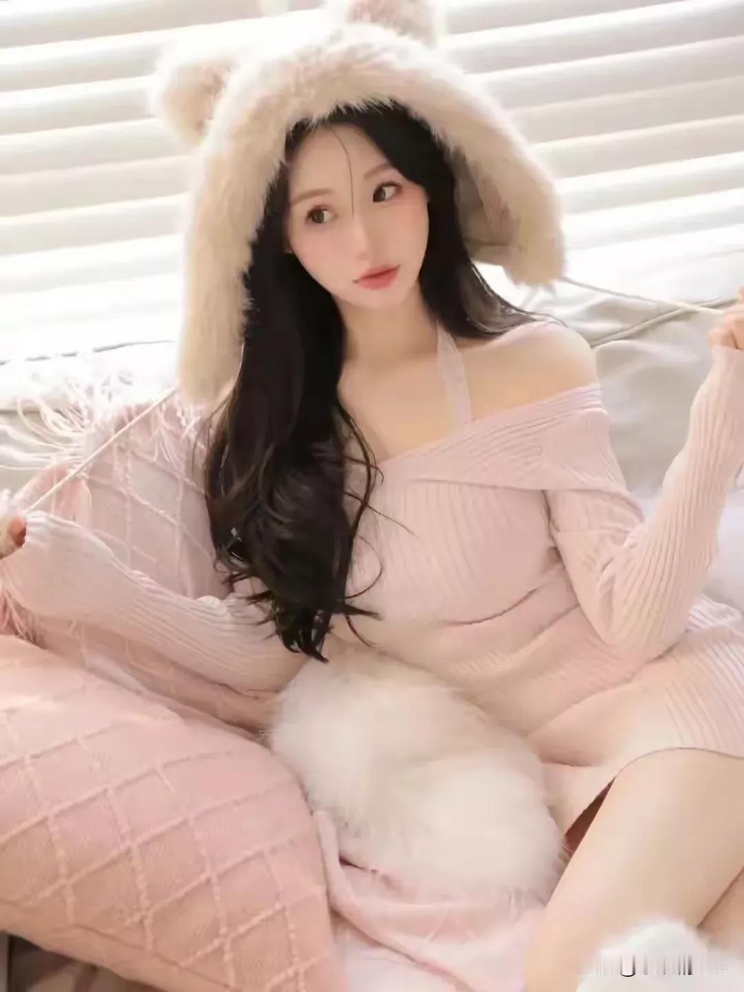 冬日暖阳，慵懒午后，与毛绒相伴，尽享舒适时光。毛绒酷甜照 毛绒秋日照 甜系毛绒写