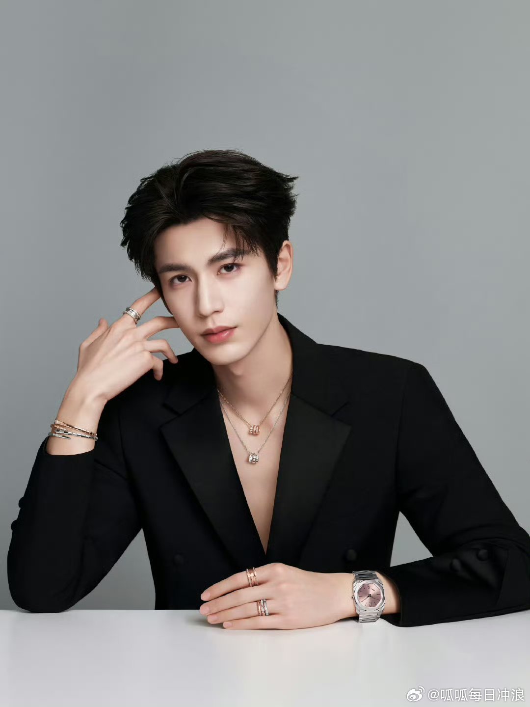 张凌赫宝格丽品牌大使官宣，好贵气！ 